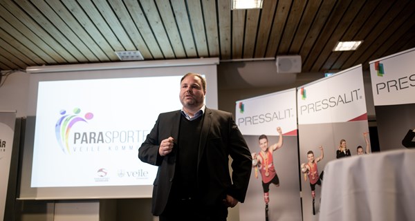 Vejle Kommune nedsatte for tre år siden Parasportsrådet, der arbejder for at forbedre vilkårene for idræt for folk med handicap i Vejle Kommune og for at skabe større fokus på inklusion mellem almenidrætten og handicapidrætten.