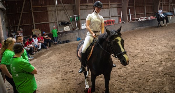 Endnu flere rideklubber skal kunne inkludere, udvikle og dygtiggøre mennesker med handicap eller særlige behov. Foto: Lars Møller