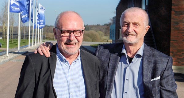 Direktør for Parasport Danmark, Niels Christiansen, sammen med Lars Larsen, grundlægger og formand for bestyrelsen i JYSK, til 40-års jubilæumsreception i Himmerland. Foto: JYSK.