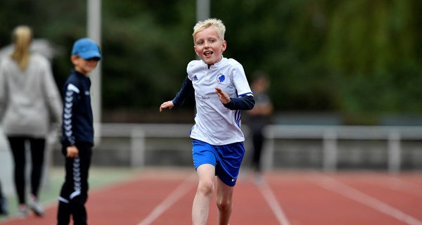 Børn med handicap kan have stor glæde af at dyrke atletik. Den 26. maj er der mulighed for at prøve det i Vejle IF. Arkivfoto: Lars Møller.