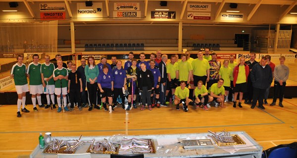 Vi-Ka Thisted, Lavuk/Vanløse Floorball, Haderslev HI og Klub Fri Slagelse var samlet til Special Olympics Floorball Cup i Benløse. Foto: Jørn Erik Simonsen