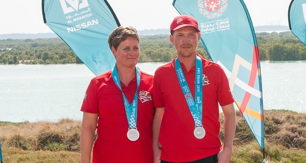 Morten Ridder Johansen og hans Unified-partner Charlotte Lykke Poulsen med deres flotte sølvmedaljer om halsen.