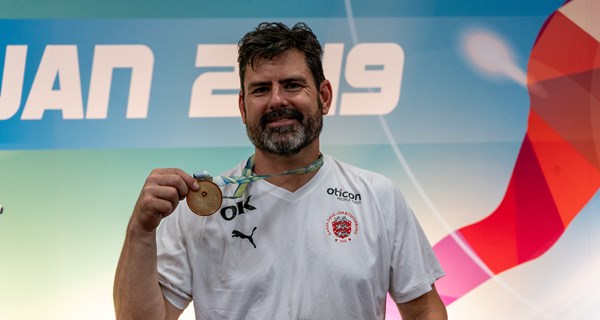 Pierre Bocquet på medaljeskamlen.
