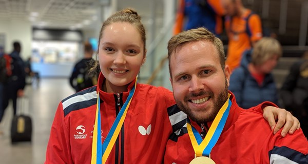 Thea Amalie Nielsen tog overraskende bronzemedaljen i kvindernes klasse 10, mens Peter Rosenmeier var urørlig i mændenes klasse 6. Foto: Louise Dyring Mbae.