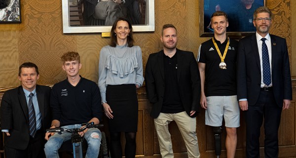 John Petersson, Tobias Thorning Jørgensen, Lisa Kjær Gjessing, Peter Rosenmeier, Daniel Wagner og Frank Jensen. Foto: Louise Dyring Mbae