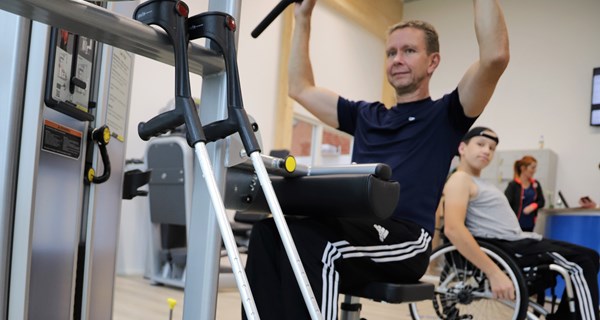 De fleste fitnesscentre har været svært tilgængelige for mennesker med et bevægelseshandicap. Det vil kampagnen ’Fitness for alle’ ændret på. Foto: Parasport Danmark
