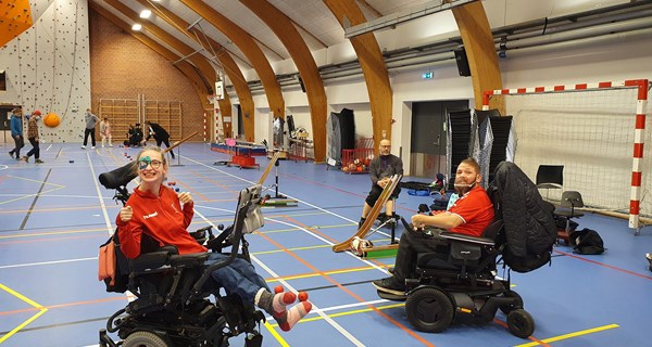 Áki Joensen og Mira Spottag Smedegaard fra IH Aalborg var gæstedommere ved Egmont Højskolens boccia-turnering.