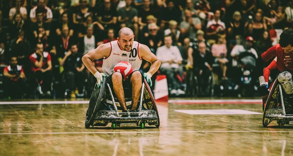 En af de atleter du kan lære at kende i 'Gulddrømme' er Sebastian Frederiksen, der er en del af det danske landshold i kørestolsrugby. Foto: Leesfoto.net