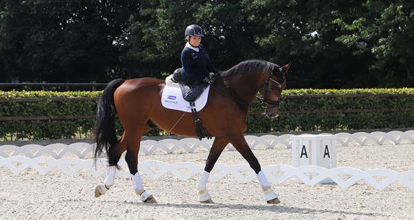 Stinna Tange på hesten Horsebo Smarties til en landsholdssamling på Blue Hors i 2018.