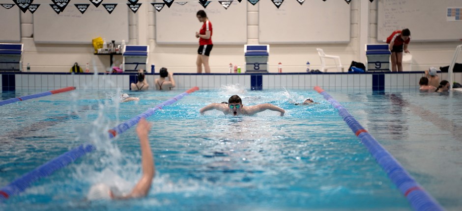 Nyt kursus for svømmetrænere: Tilpas træningen børn med særlige behov