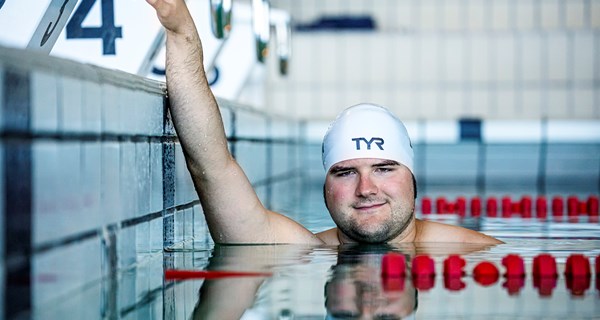 Frederik elsker at bevæge sig i vandet og træner mindst fem dage om ugen. Foto:
