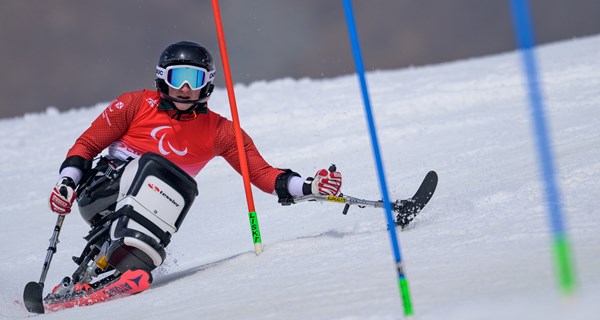 Adam Nybo i aktion i slalom til vinter-PL i Beijing. Foto: OIS Photo