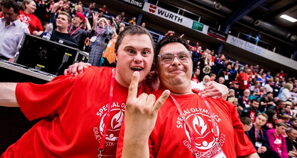 Deltagerne var helt klar til at skyde Special Olympics Idrætsfestival i gang. Foto: Lasse Lagoni.