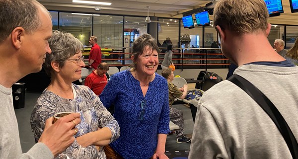 Bowlingtræner Mona Bober fra Bowlingklubben Trippel vandt i 2022 prisen som Årets Ildsjæl, og blev overrasket blandt atleter, venner og familie.