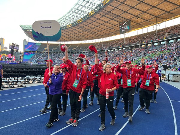 Den danske delegation under indmarchen på det olympiske stadion i Berlin.