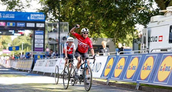 Emma Lund vinder VM-guld i linjeløb i sommeren 2023. Nu er hun udtaget til PL for første gang. Foto: Ed Sykes