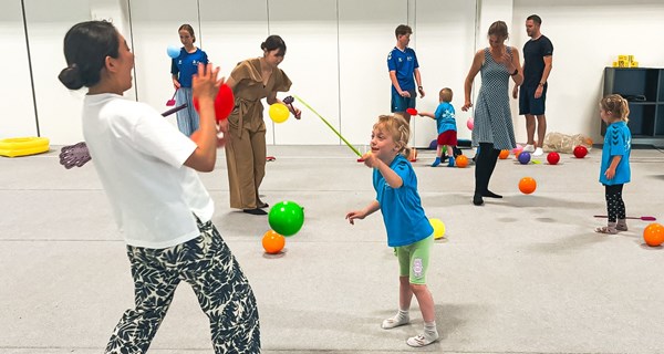 De japanske undervisere var med til alle øvelserne hos Tumbling Stars i Roskilde.