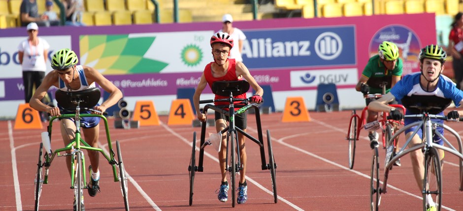 Lasse Kromann (i midten) i aktion ved EM i para-atletik i 2018. Foto: Karl Nilsson