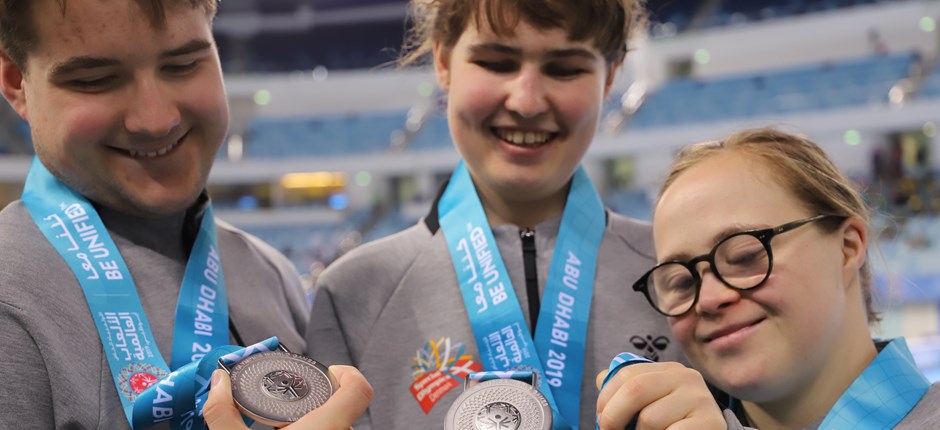 Eva vandt guld og sølv i Abu Dhabi: Det fedeste ved svømning er udvikling