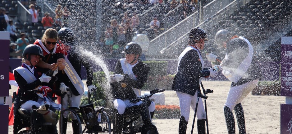 Champagnebad til guld-Tobias ved EM i paradressur