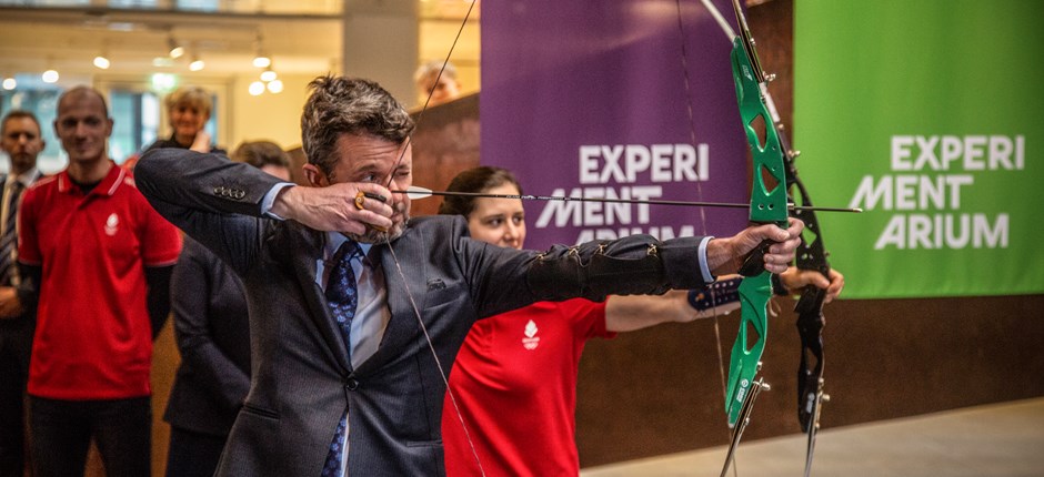 H.K.H. Kronprins Frederik var med til den officielle åbning af udstillingen 'Lad Legene Begynde' på Experimentarium.