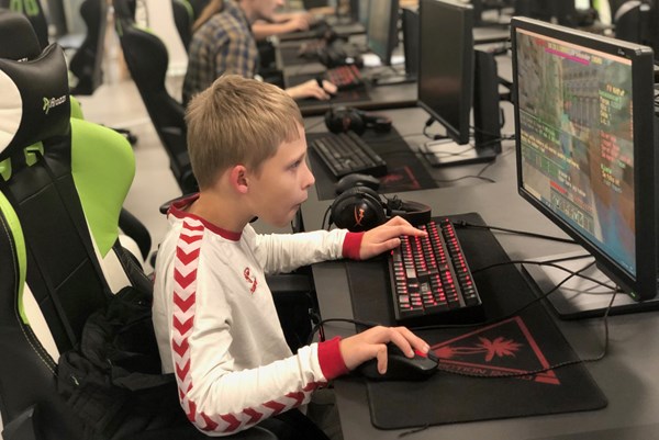 KIFU's brobygningshold med Esport.