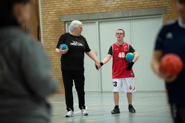 Else Jensen er initiativtager for holdet, som hun træner sammen med Mette Dahl og Dorte Zangenberg. Hun nyder alt det, hun får igen - og hun går gerne langt for spillerne. Da to af spillerne blev udtaget til World Games i Abu Dhabi og selv skulle betale 12.000 kr. for at komme med, hjalp hun dem med at lave plakater og opsøge sponsorer.