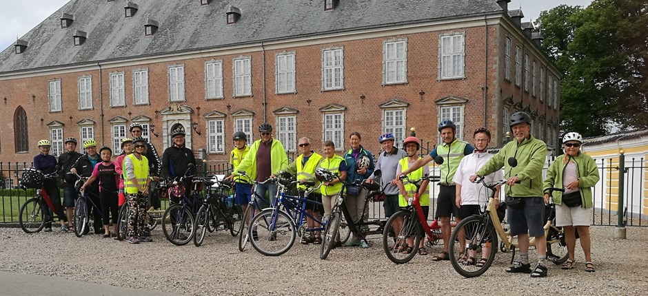 Midtjysk Tandemklub på cykelferie i og omkring Svendborg i 2019. Dorrit Christensen står yderst til venstre.