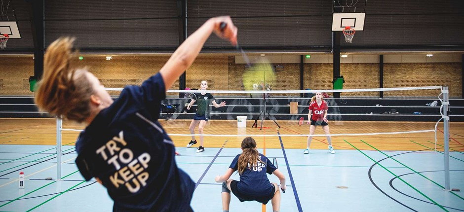 Nu kan voksne mellem 18 og 69 år igen møde op til indendørs træning i den lokale idrætsforening. Foto: DIF.