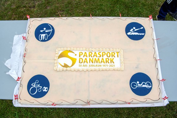 Den flotte lagkage i anledning af Parasport Danmarks 50-års jubilæum.