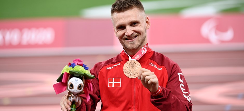 Daniel Wagner fik bronze efter en vild afslutning på længdespringskonkurrencen i Tokyo. Foto: Lars Møller.