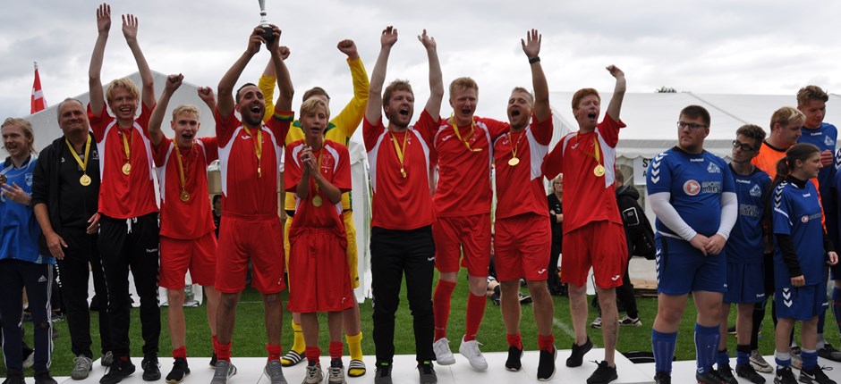 Sommerbold på heden blev en tiltrængt fodboldfest