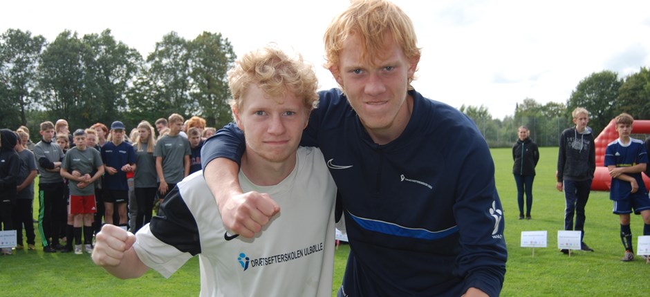 18-årige Hans Peter Hvidberg Christensen og 16-årige Rasmus Verner Larsen fra Idrætsefterskolen Ulbølle havde en god dag i Silkeborg. Foto: Parasport Danmark.