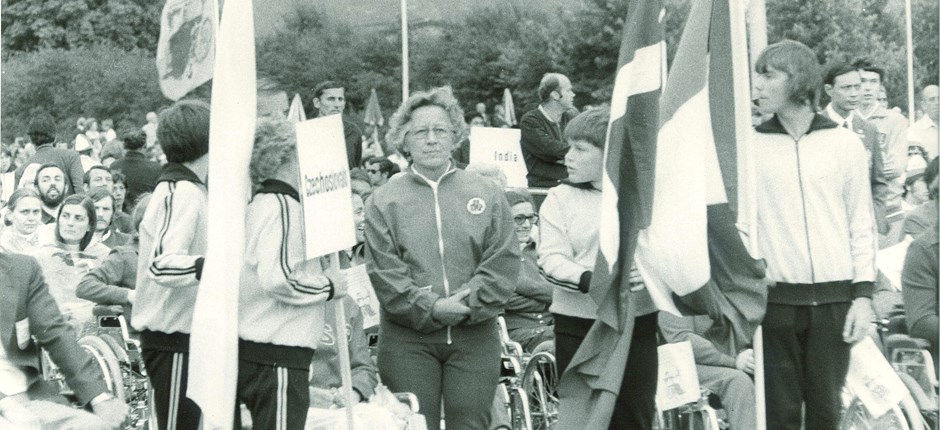 Dansk Handicap Idræts-Forbunds første formand, Bodil Eskesen, ved indmarchen til de Paralympiske Lege i Toronto 1976.