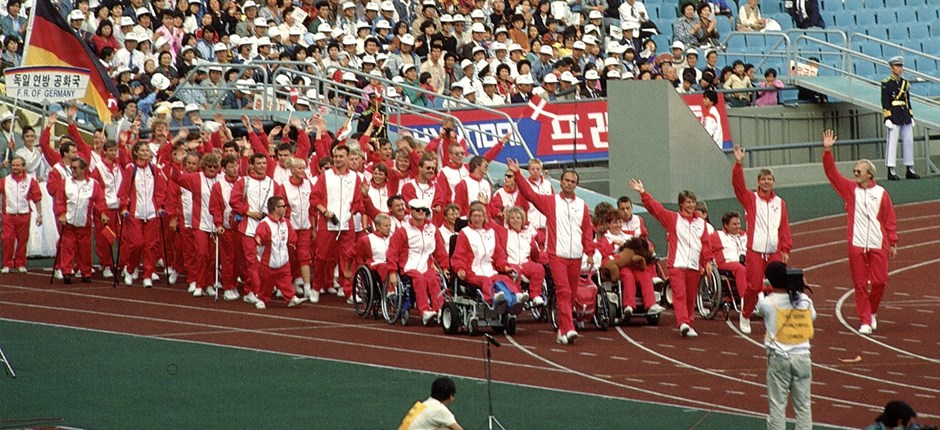 Den danske trup ved de Paralympiske Lege i Seoul i Korea i 1988. 