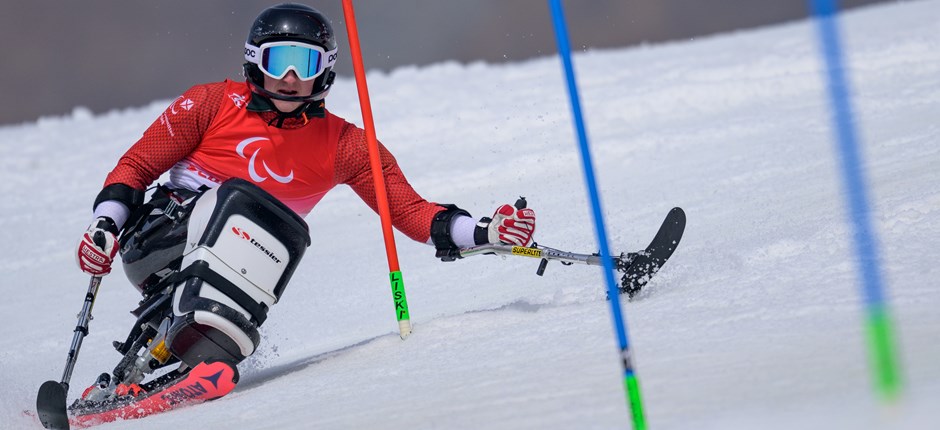 Adam Nybo i aktion i slalom til vinter-PL i Beijing. Foto: OIS Photo