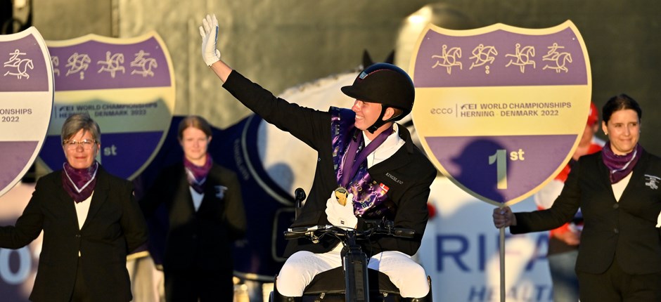 Tobias Thorning Jørgensen på medaljeskamlen. Foto: Lars Møller.