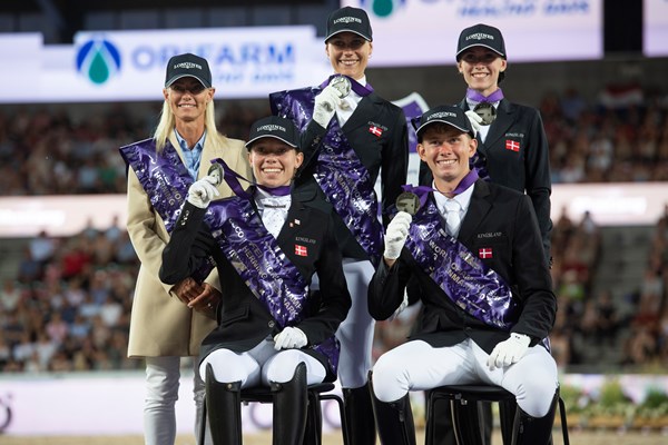 De danske ryttere med sølvmedaljen for hold ved VM i paradressur i Herning. Foto: FEI.