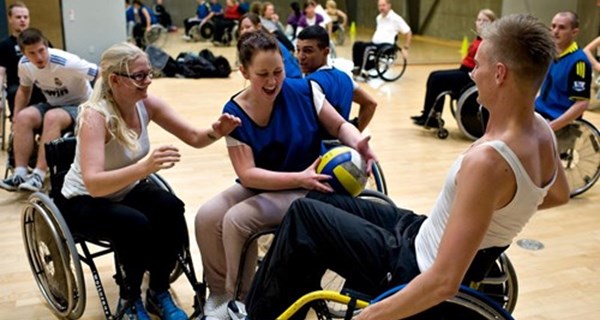 Parasport er sjovt og udfordrende og kan være et meget givende supplement til den traditionelle idrætsundervisning.