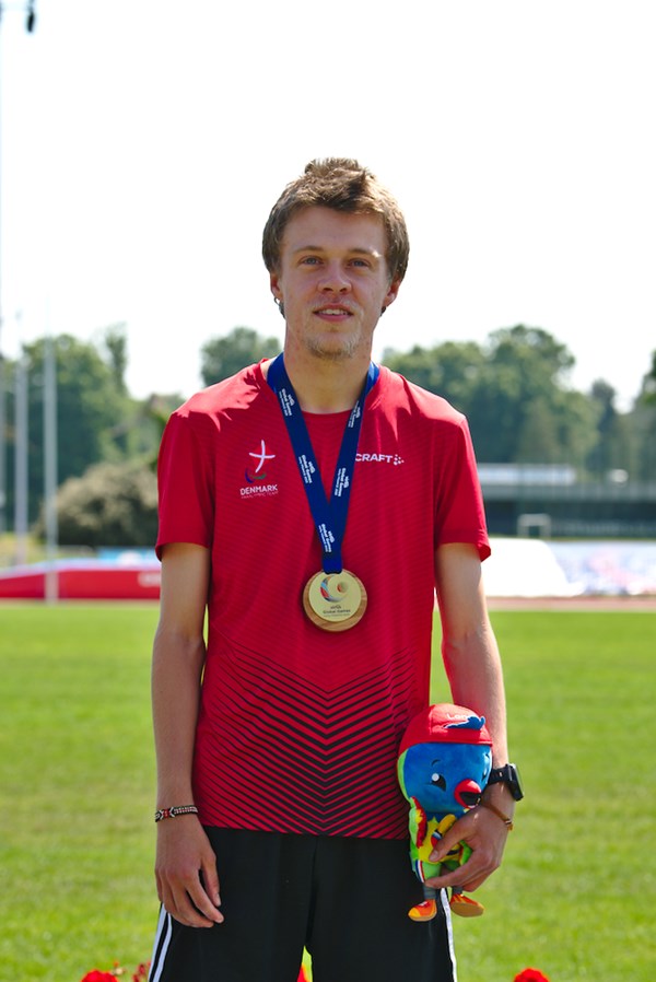 Alexander Nielsen fra Hvidovre Atletik og Motion (klasse II3) vandt guld på både 1500 m og 3000 m.