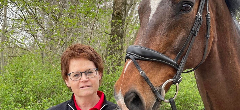 Karin Lindved er stolt over, hvordan rytterne blomstrer i Special Olympicsridningen.