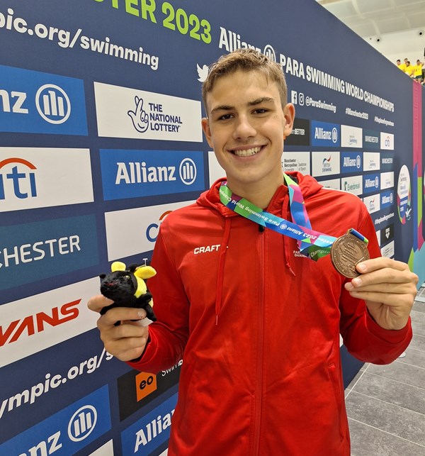 Alexander Hillhouse med bronzemedaljen.