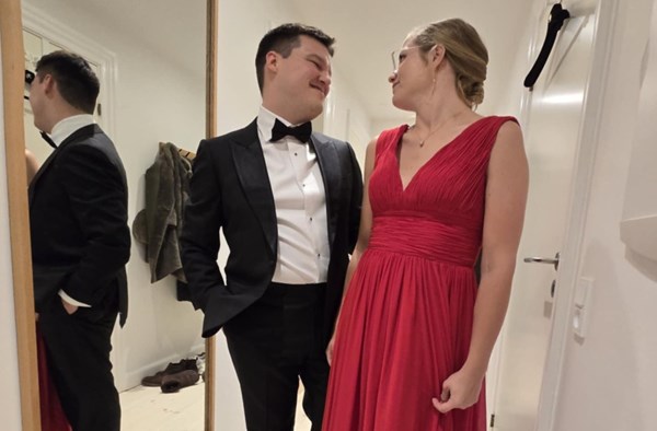 Emma Lund med sin forlovede, Anes Jasarevic. Privat foto.