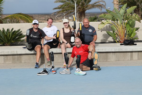 På Parasport Danmarks sportslejr ’Den gode oplevelse’ lærte Per (yderst tv.) hvordan han kunne leve et aktivt liv som nyamputeret.