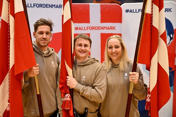 Danmarks fanebærere ved vinter-PL og -OL samlet. Foto: Lars Møller.