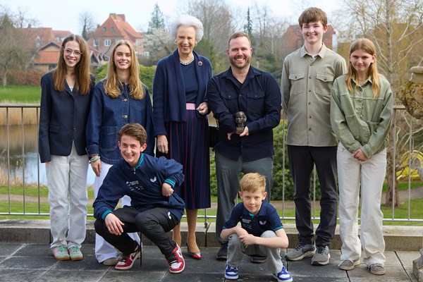 H.K.H. Prinsesse Benedikte og Peter Rosenmeier sammen med en række Rising Stars-talenter.