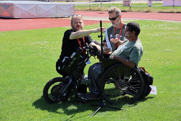 Mansor Siddiqi, Camp-ansvarlig og medudvikler af Frame Running, under sin åbningstale ved Frame Running Camp & Cup 2026.