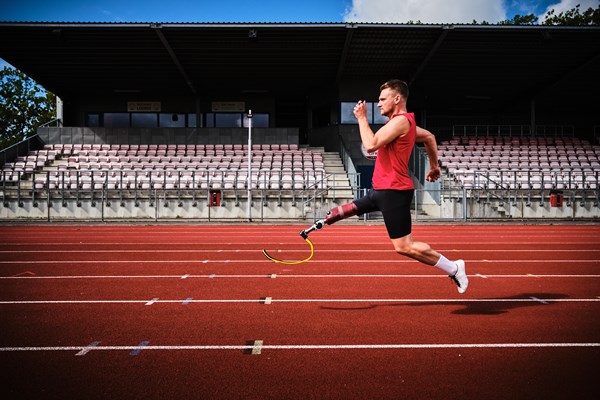 Daniel Wagner på atletikbanen. Foto: Toyota Danmark